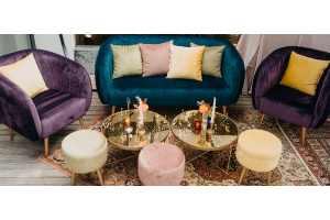 Evento corporativo invernal: apuesta por vajilla y decoración de alquiler con estilo helado