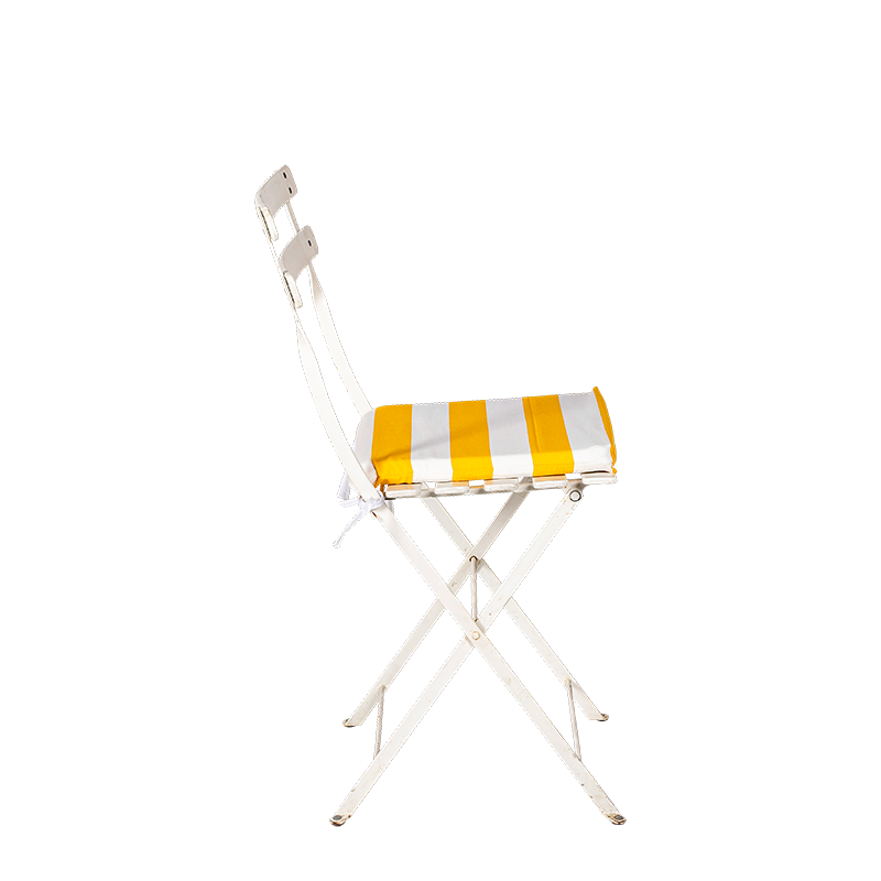 Silla trocadero blanca con cojín de rallas amarillas y blancas