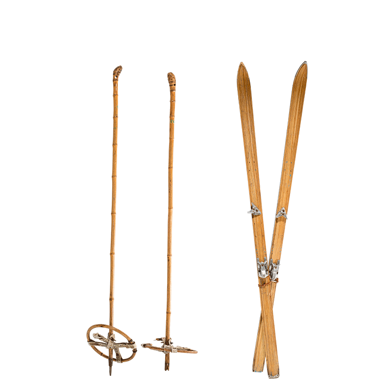 Skis y bastones de ski en madera