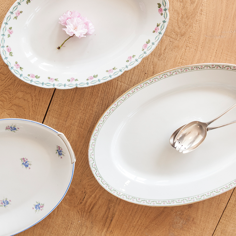 Fuente oval Vintage con flores