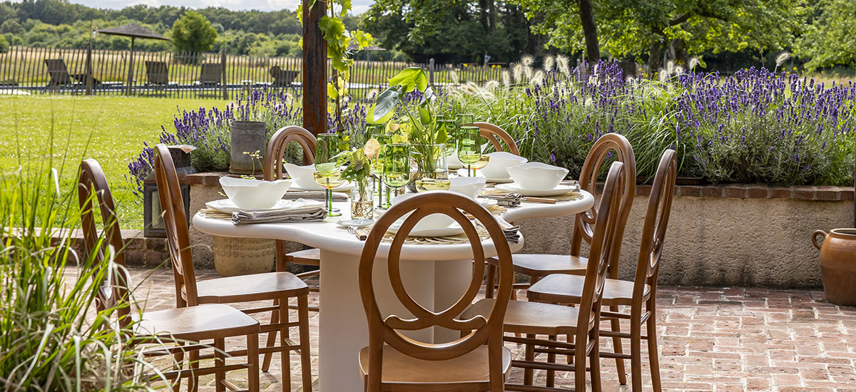 Brunch del D&iacute;a de la Madre o del Padre con vajilla y decoraci&oacute;n de alquiler